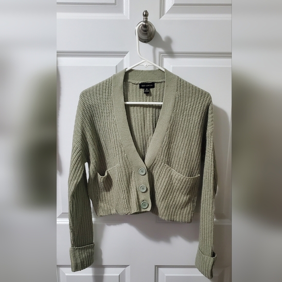 QED London Cropped Cardigan - Picture 3 of 6